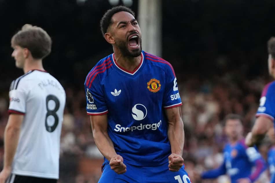 Matheus cunha celebra gol do Manchester United contra o Fulham pela Premier League