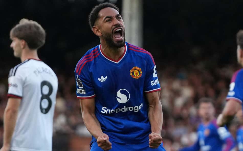 Matheus cunha celebra gol do Manchester United contra o Fulham pela Premier League