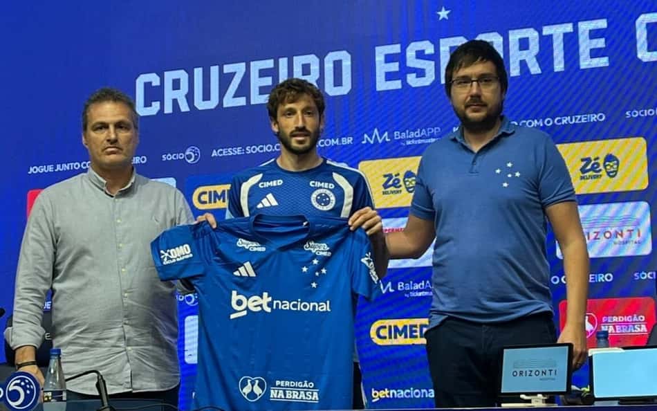 Matías Viña detalha saída do River em apresentação no Cruzeiro: 'Treinava em casa'