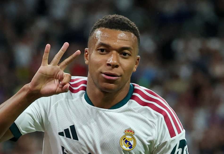 Mbappé comemora 3º gol marcado pelo Real Madrid sobre a Real Sociedad, pela La Liga
