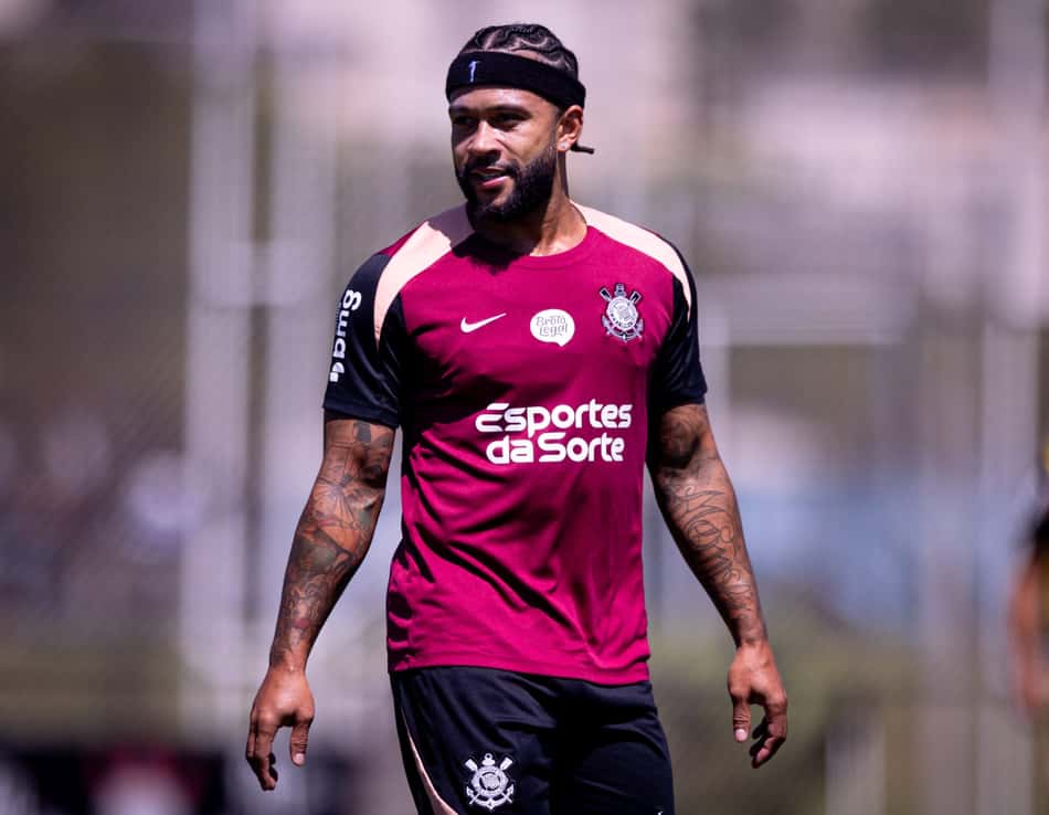 Memphis durante treino do Corinthians