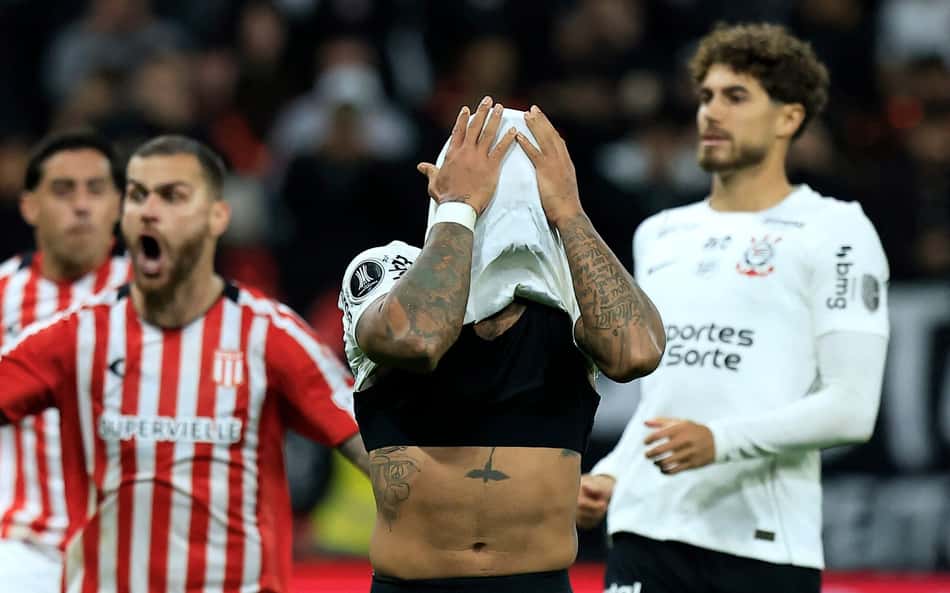 Memphis ao errar pênalti na Libertadores