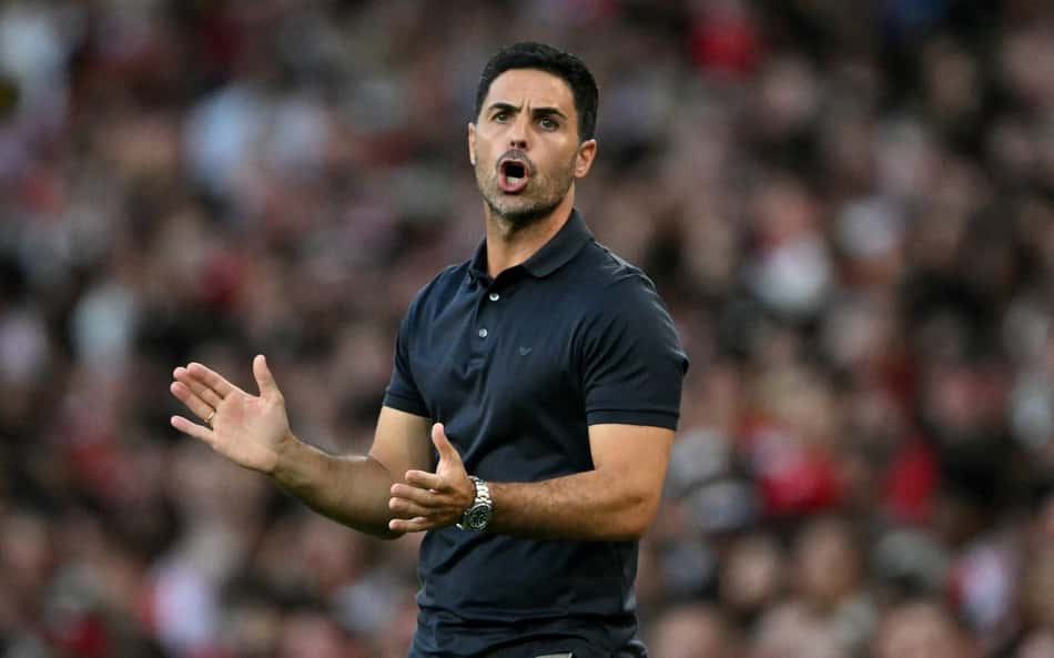 Mikel Arteta orienta jogadores do Arsenal em amistoso de pré-temporada
