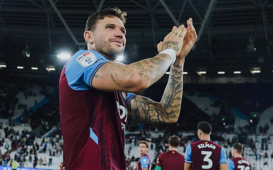 Titular pela primeira vez, Morato dá assistência em goleada do West Ham
