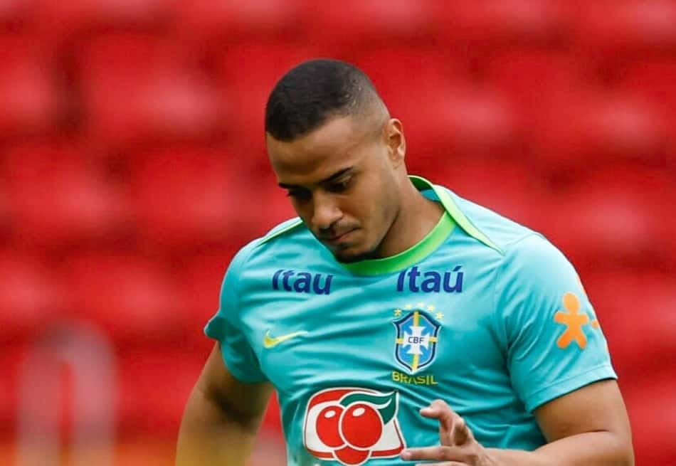 Murillo em ação em treino da Seleção Brasileira em Brasília