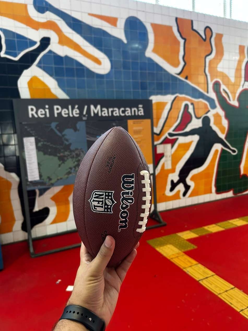 MetrôRio foi decorado para o jogo da NFL no Maracanã