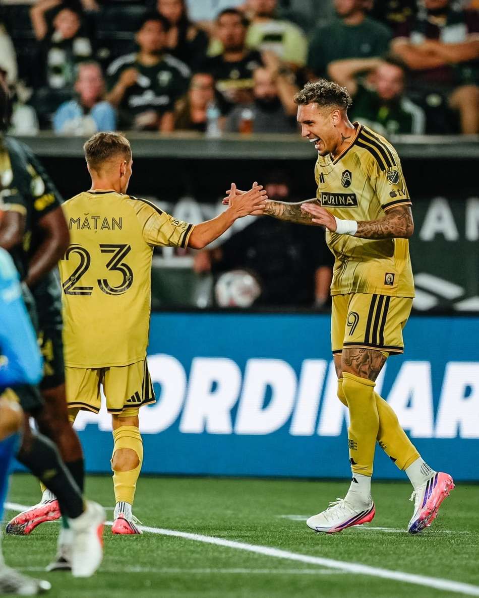 Rafael Navarro comemora gol pelo St. Louis City na MLS