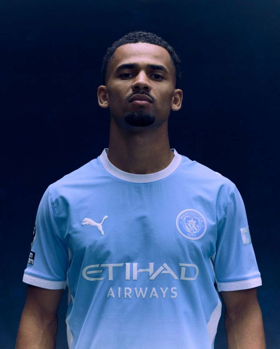 Atacante senegalês Ndiaye é anunciado como novo jogador do Manchester City no encerramento da janela (Foto: Reprodução / X)