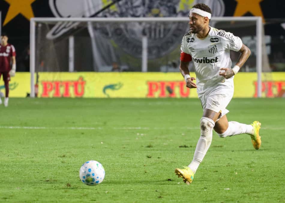 Neymar durante confronto entre Santos e Palmeiras pela Copa do Brasil (Foto: THEO DAOLIO/EKOBANPRESS/FOLHAPRESS)