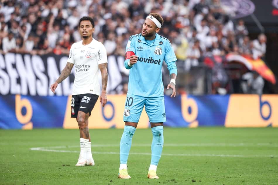 Neymar em ação na vitória do Santos por 1 a 0 sobre o Corinthians na Neo Química Arena