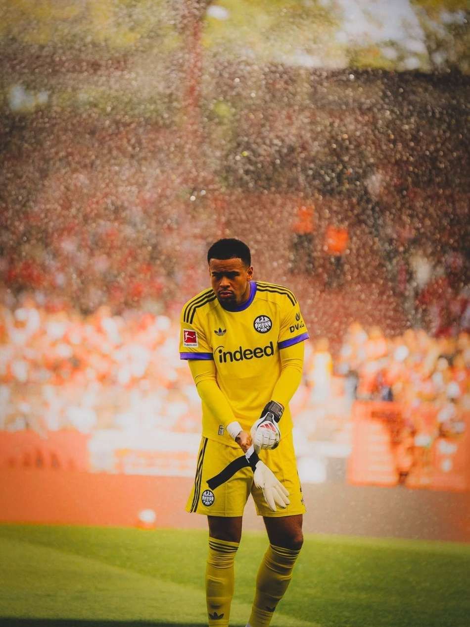 Noah Atubolu em ação pelo Frankfurt (Foto: Divulgação/Instagram)