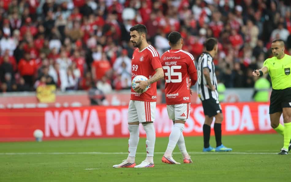 O meia Bruno Henrique na derrota do Internacional para o Santos no Beira-Rio