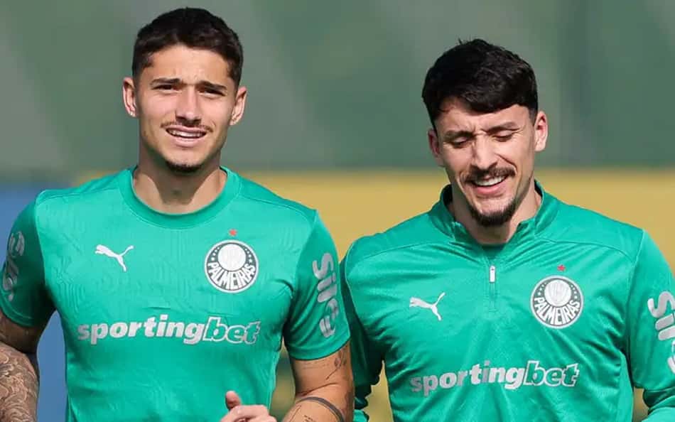 Os jogadores uruguaios Emiliano Martínez e Joaquín Piquerez durante treino do Palmeiras (Foto: Cesar Greco/Palmeiras/by Canon)