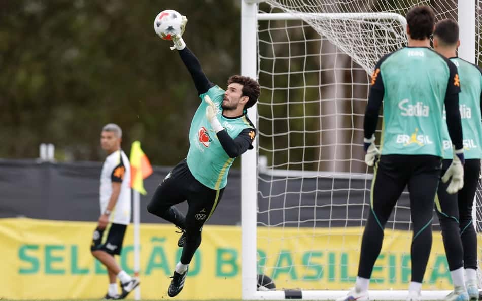 Otávio treinando na Seleção