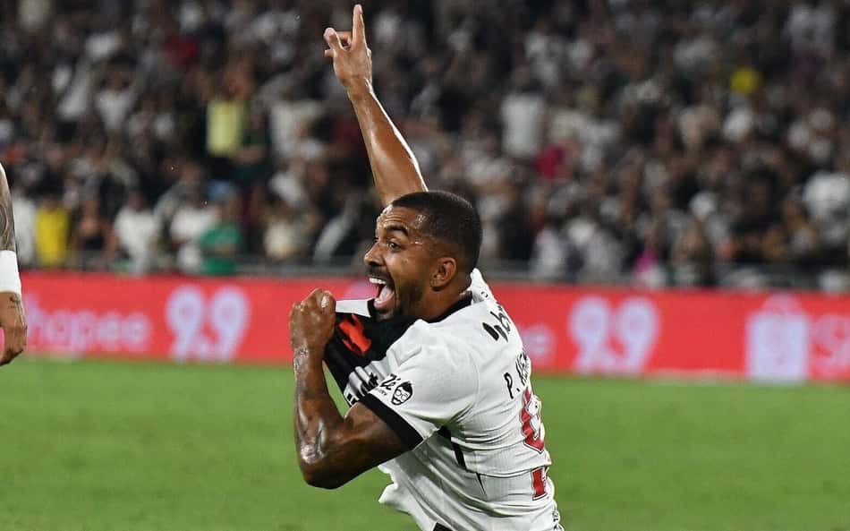 Paulo Henrque, do Vasco, reclamando durante jogo contra o Flumninense