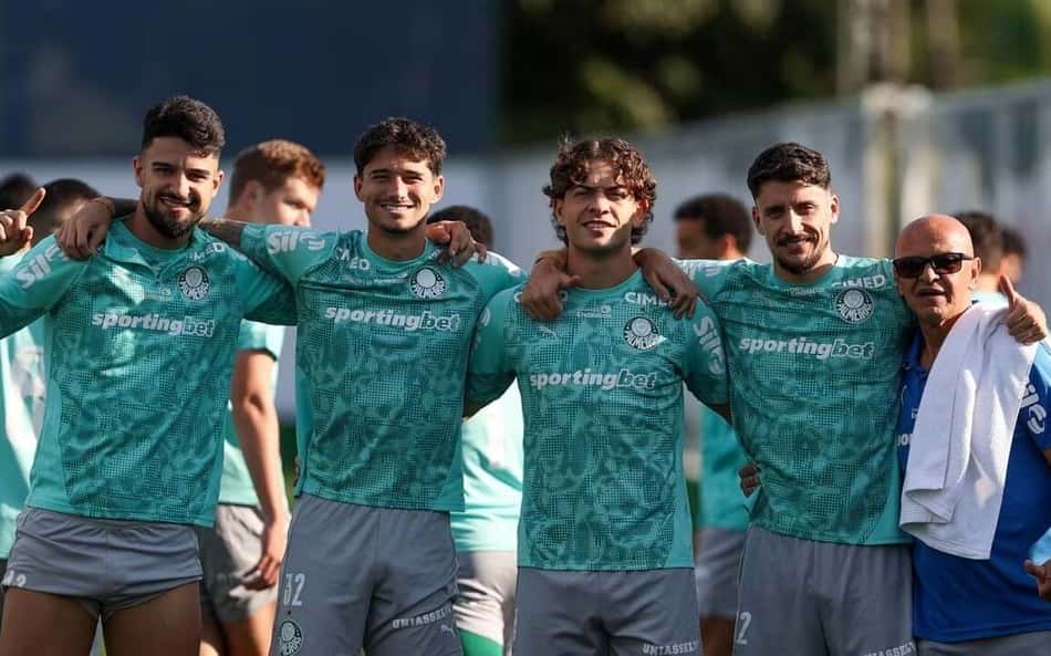 Os jogadores Flaco López, Emiliano Martínez, Agustín Giay e Joaquín Piquerez e o massagista Serginho