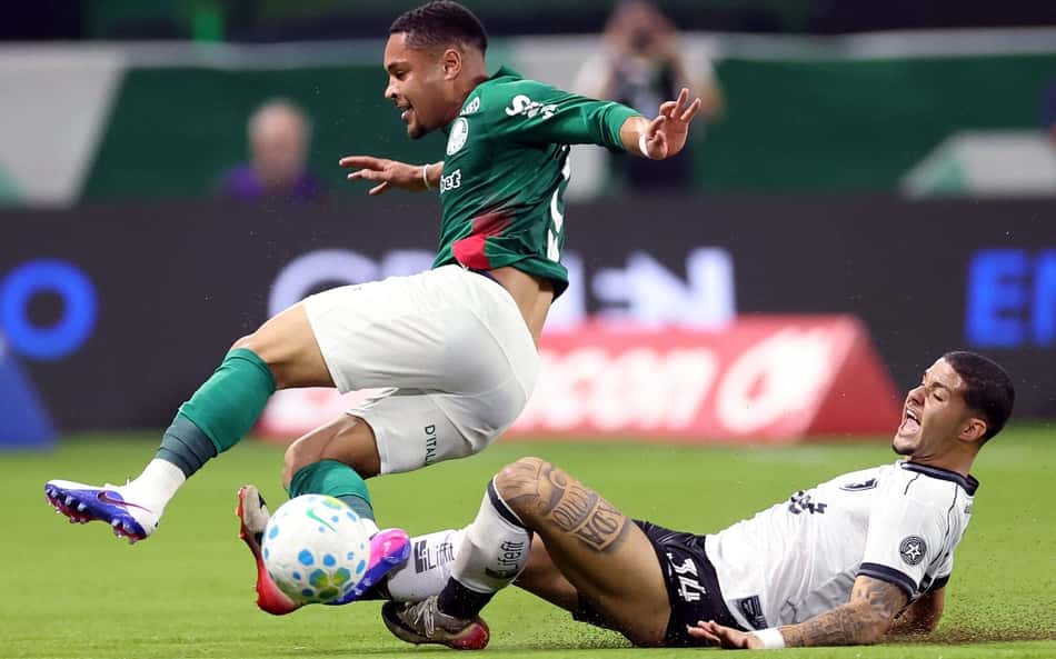 Vitor Roque e Justino em jogo do primeiro turno entre Palmeiras e Botafogo (Foto: Vítor Silva/Botafogo)
