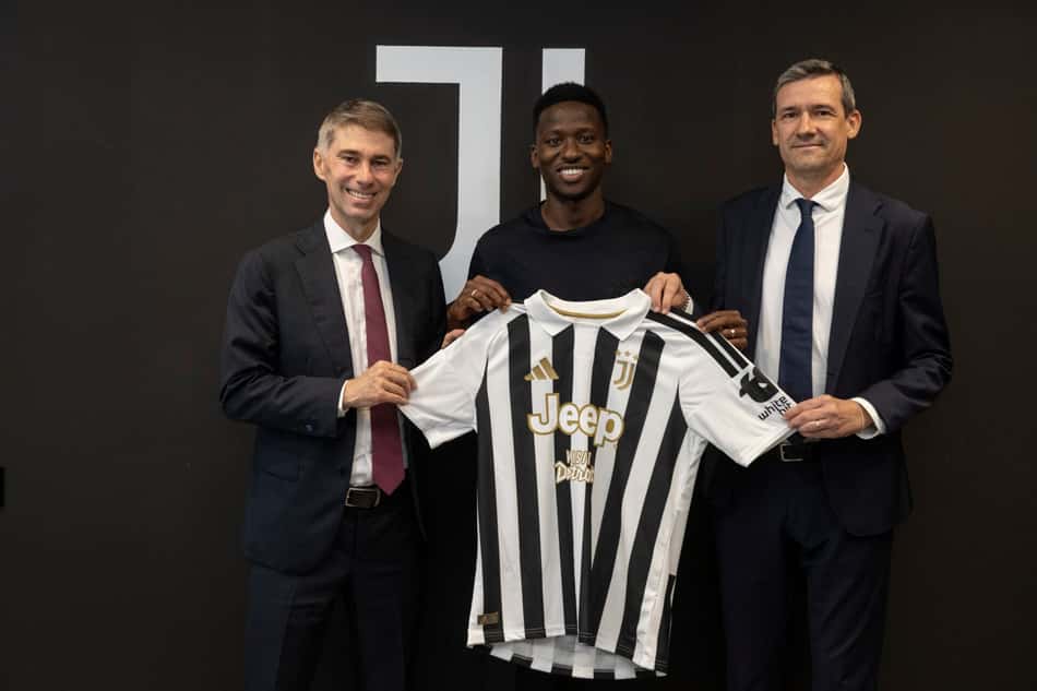 Pape Mata Sarr é apresentado como novo meia da Juventus