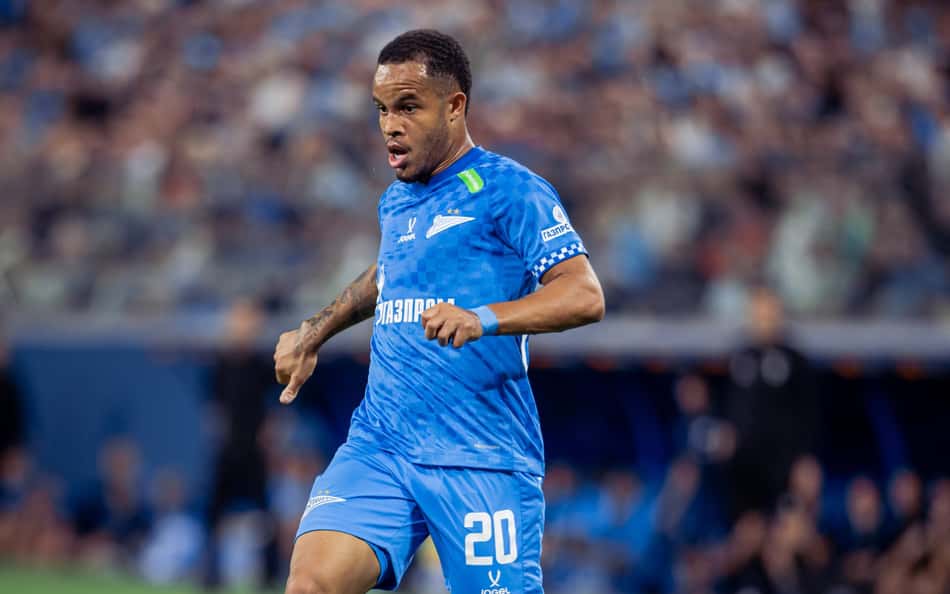 Pedrinho durante partida pelo Zenit