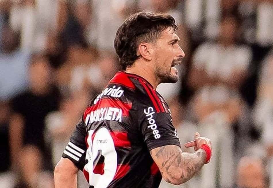 Pedro, Arrascaeta e Samuel Lino em Flamengo x Botafogo (Foto: Adriano Fontes / Flamengo)