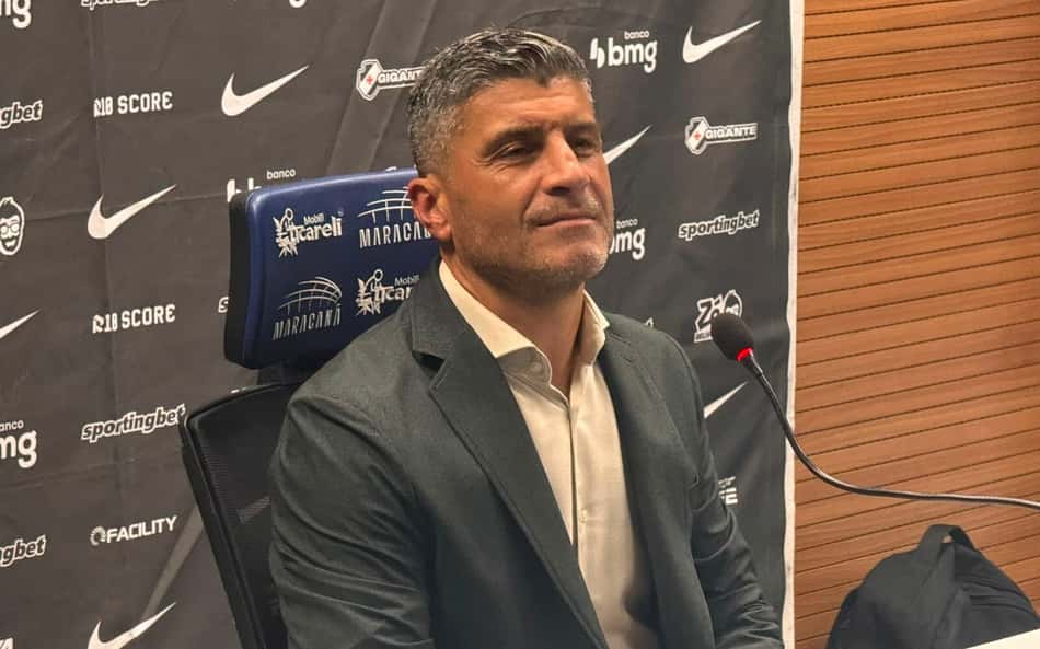 Pedro Emanuel aponta falta de efetividade do Vasco na derrota para o Fluminense