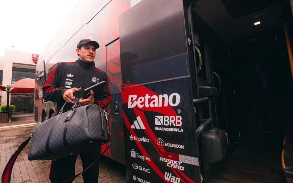 Pedro em embarque do Flamengo
