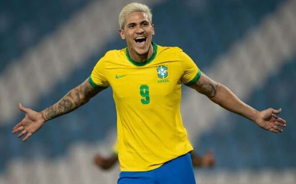Pedro, do Flamengo, com a camisa da Seleção Brasileira