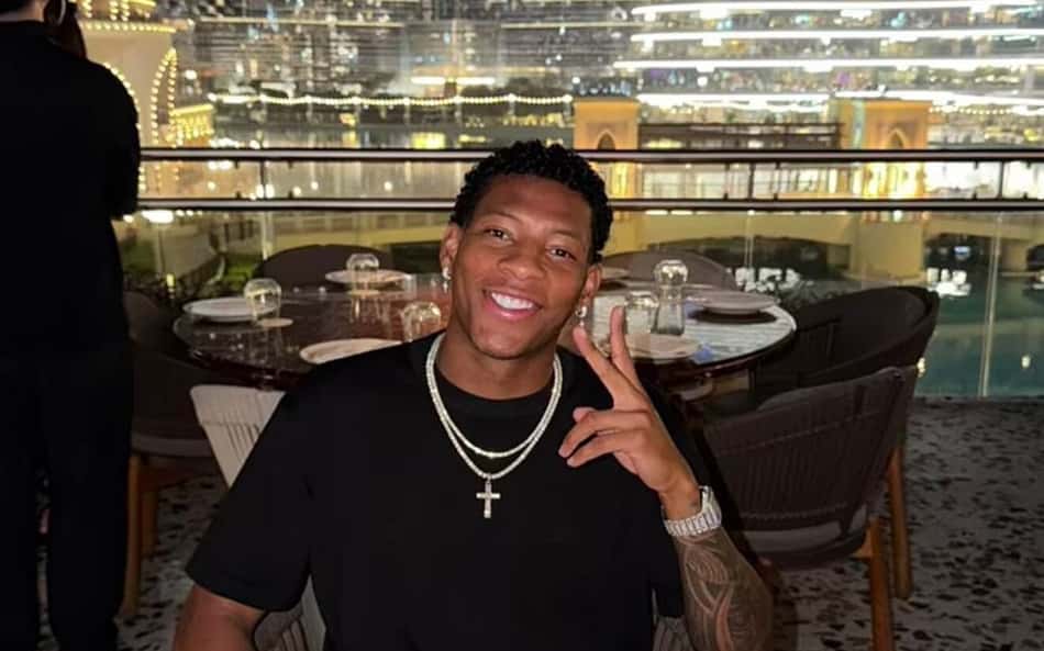 Bastidores: após ruído com Flamengo, Plata publica foto em Dubai e tem futuro indefinido