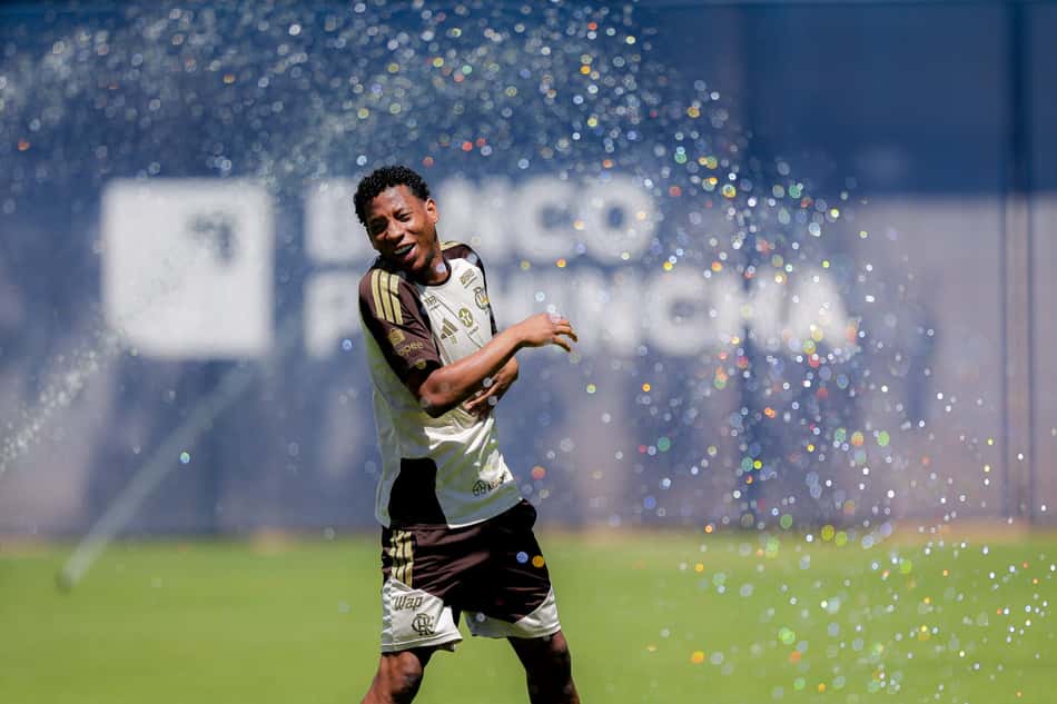 Plata, jogador do Flamengo, no Equador