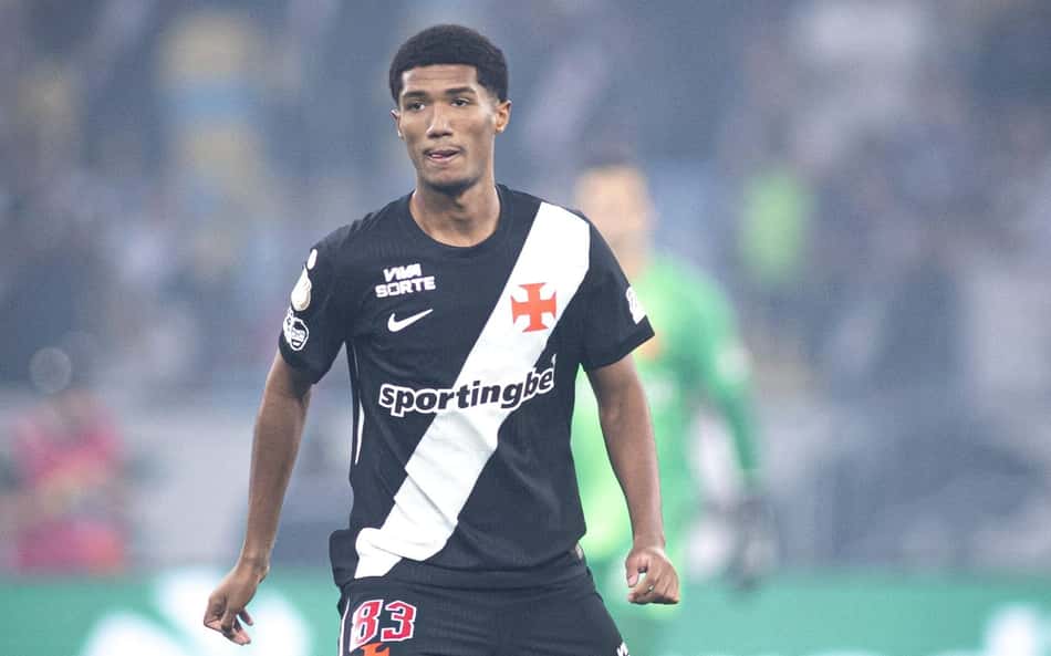 Ramon Rique em ação em Vasco x Fluminense pela Copa do Brasil