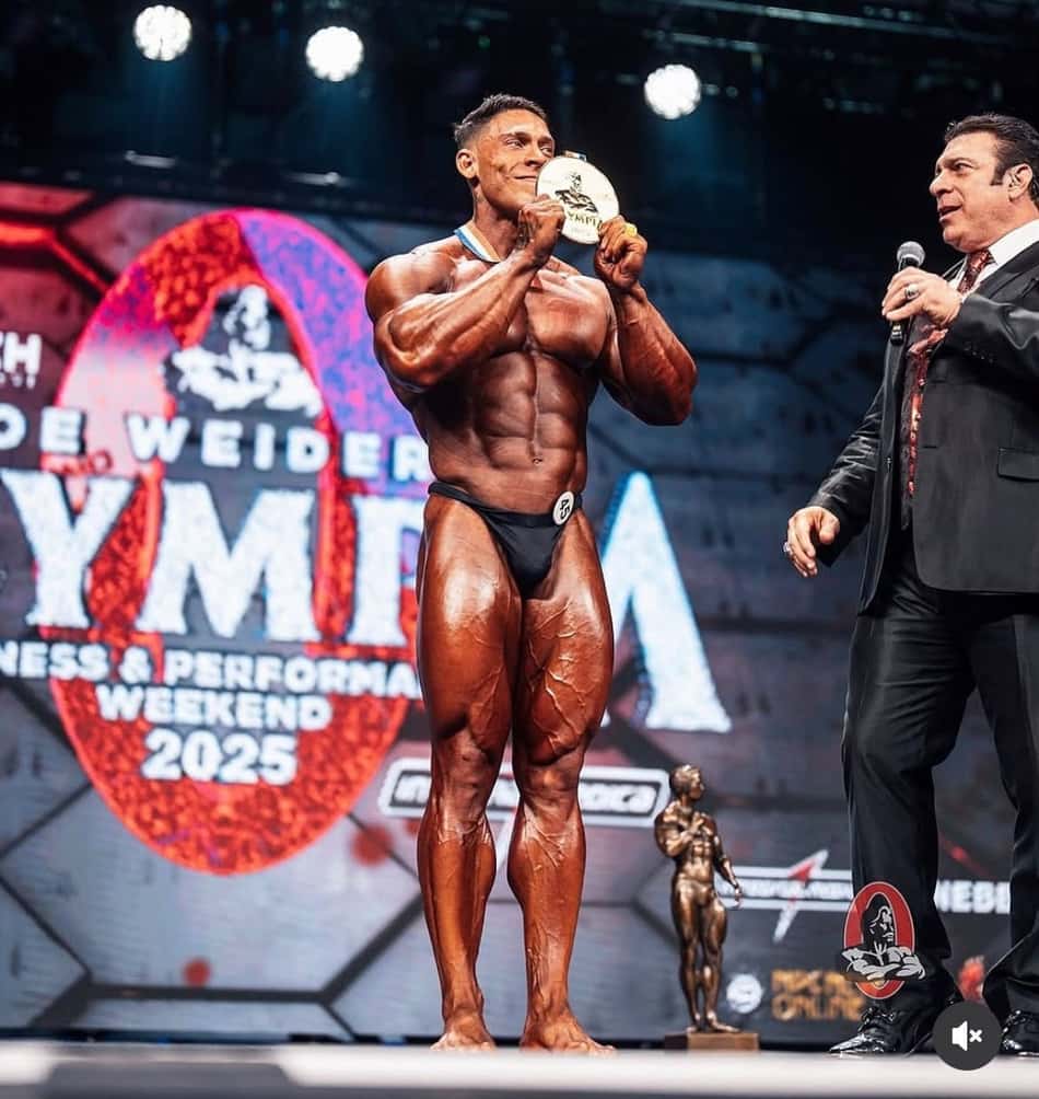 Ramon com a medalha de campeão do Olympia em 2025