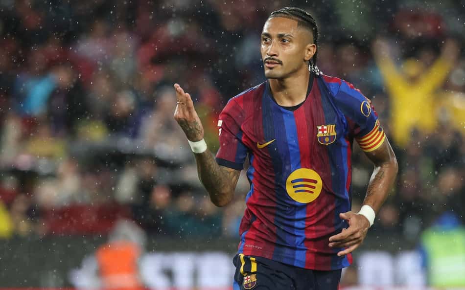 Raphinha comemora gol