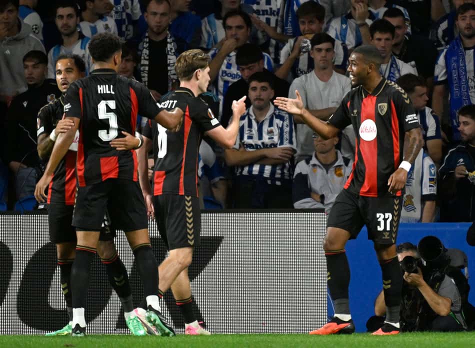 Rayan comemorando gol
