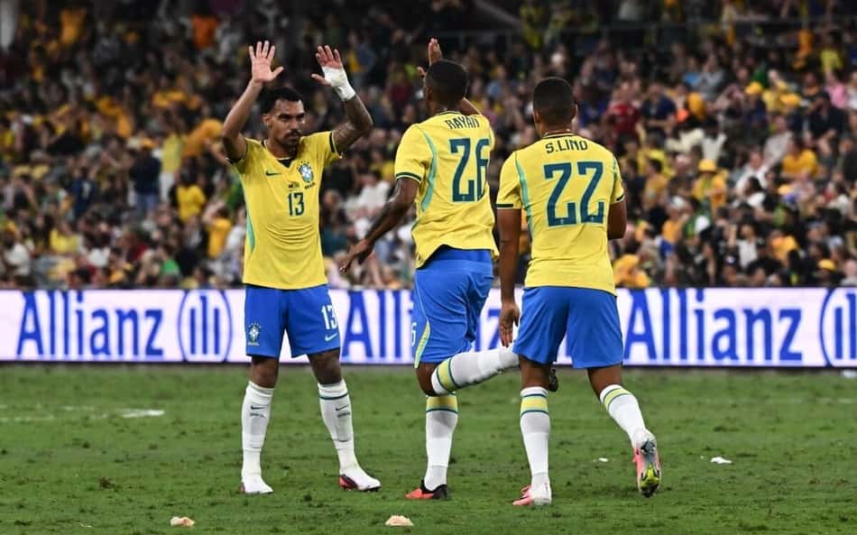 Rayan comemorando gol de empate em Austrália e Brasil, pelo amistoso internacional