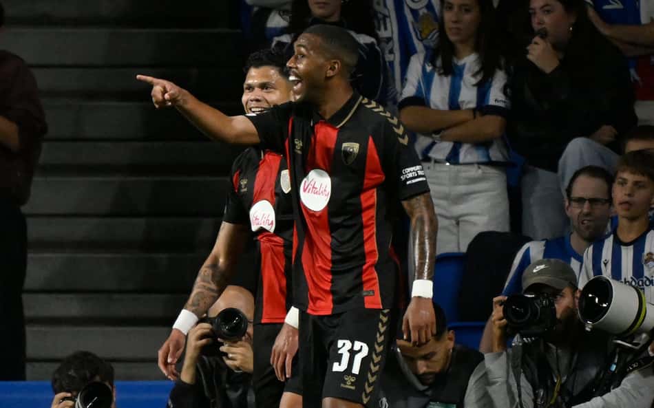Rayan em ação pelo Bournemouth