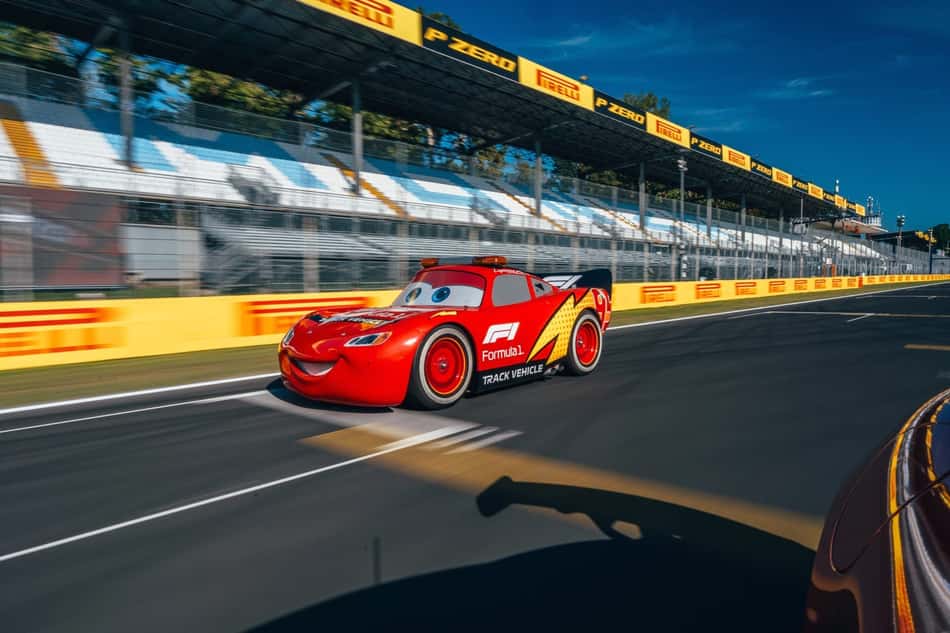 Relâmpago McQueen, da Pixar, fará volta de apresentação no GP da Itália (Foto: Reprodução / F1 Media)