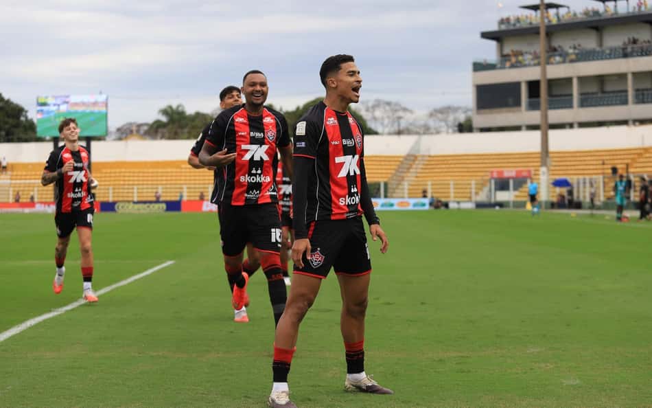 Renê marcou duas vezes após falhas de Muralha em Mirassol e Vitória, pelo Campeonato Brasileiro