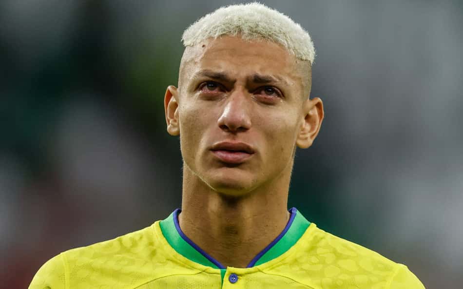 Richarlison chora após eliminação da Seleção Brasileira na Copa do Mundo do Catar
