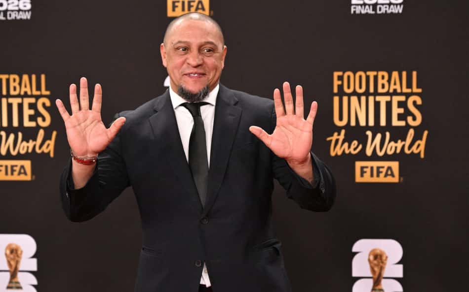 Roberto Carlos no sorteio da Copa do Mundo