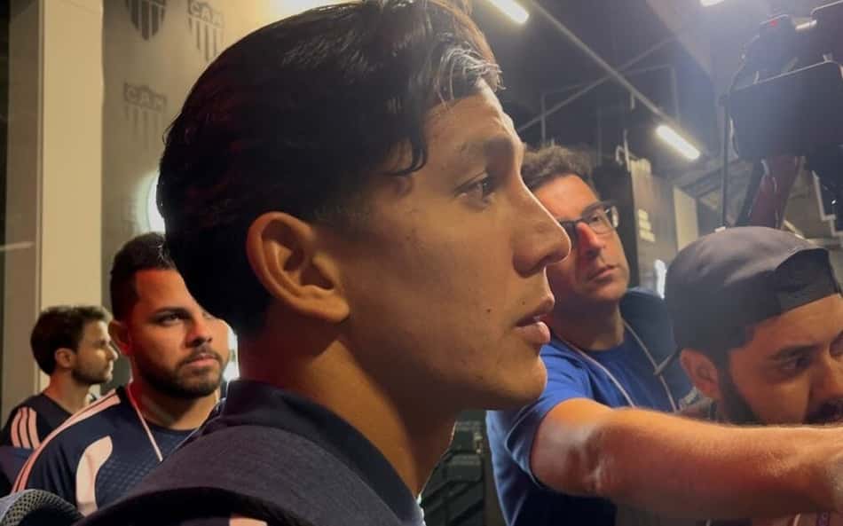 Romero na zona mista da Arena MRV