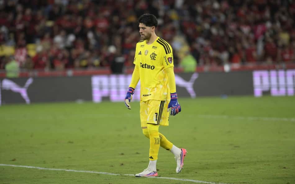 Rossi em ação na partida entre Flamengo e Independiente del Valle