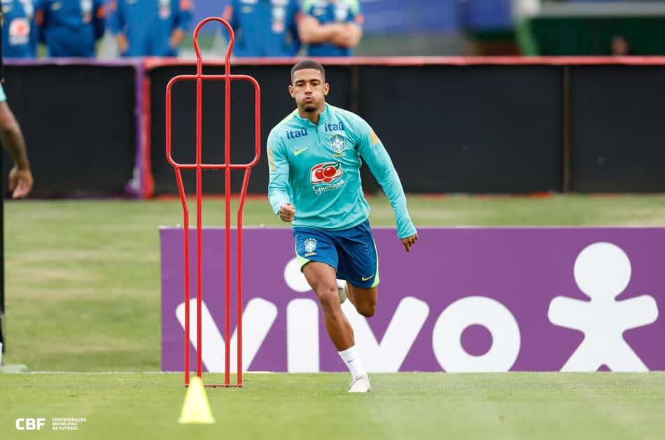 Samuel Lino durante treino da Seleção