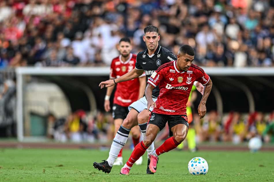 Samuel Lino em ação em Flamengo x Remo