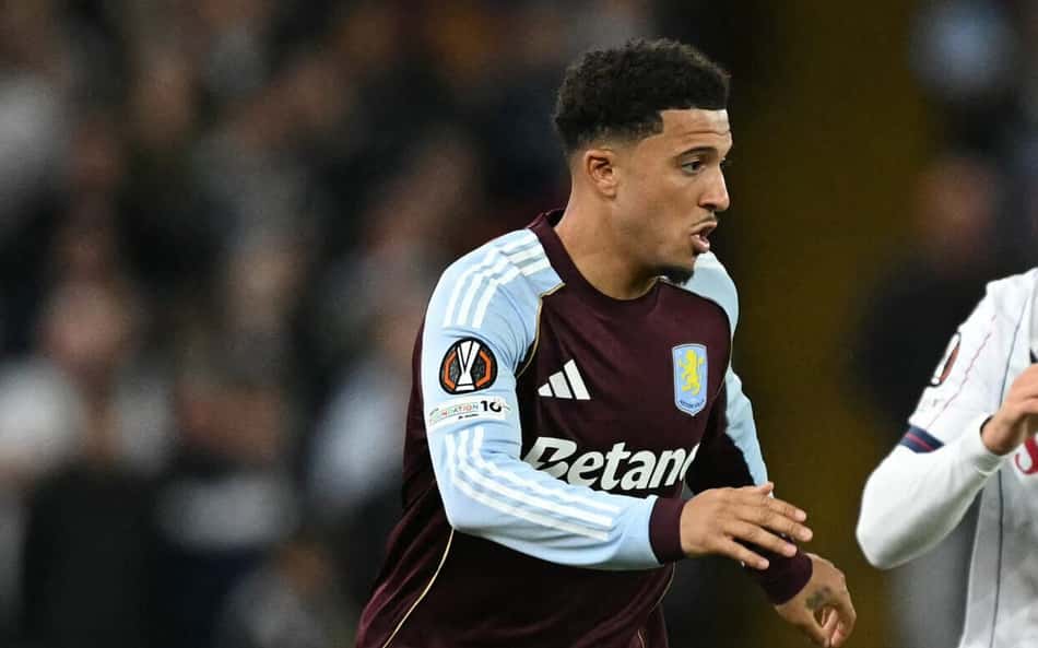 Sancho jogando pelo Aston Villa