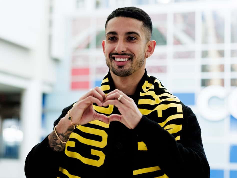 Santi Rodríguez com cachecol do Columbus Crew