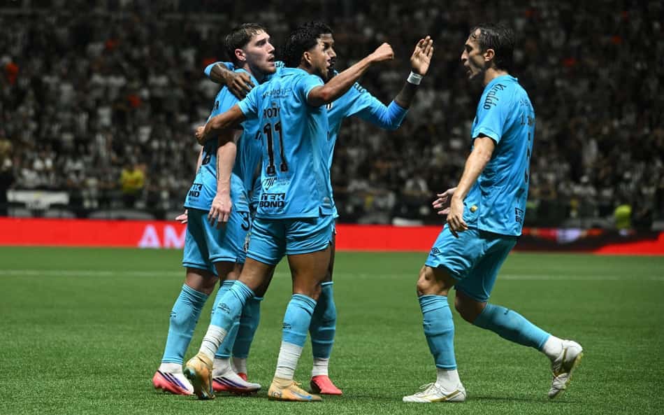 Santos comemora gol (Foto: Paulo Ti/Thenews2/Folhapress)