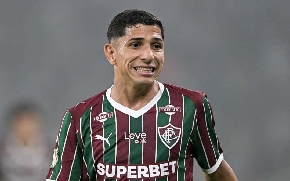 Savarino em ação pelo Fluminense