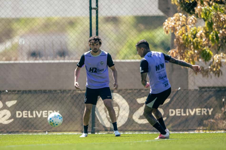 Scarpa e Dudu treino no Atlético (Foto: Pedro Souza / Atlético)
