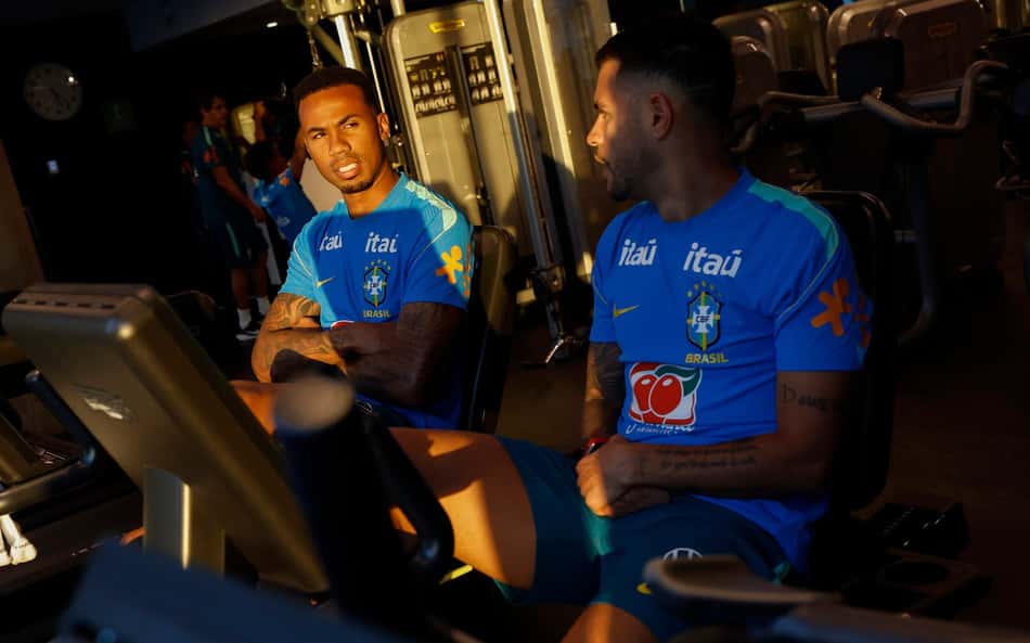 Gabriel Magalhães e Bruno Guimarães trabalham na academia