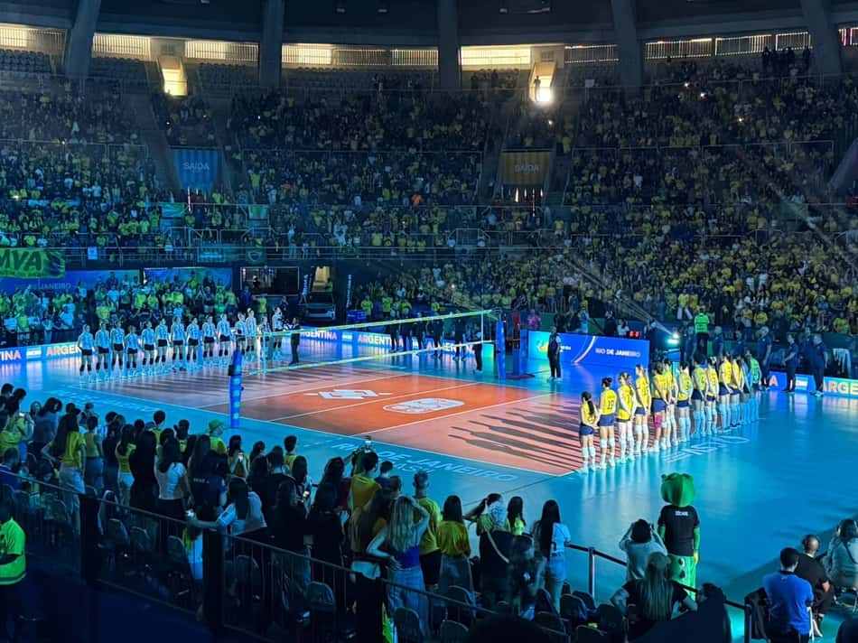 Seleções perfiladas para os hinos nacionais (Foto: Andressa Simões/Lance!)